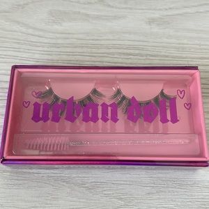 Urban Doll Bedroom Eyes lashes NIB